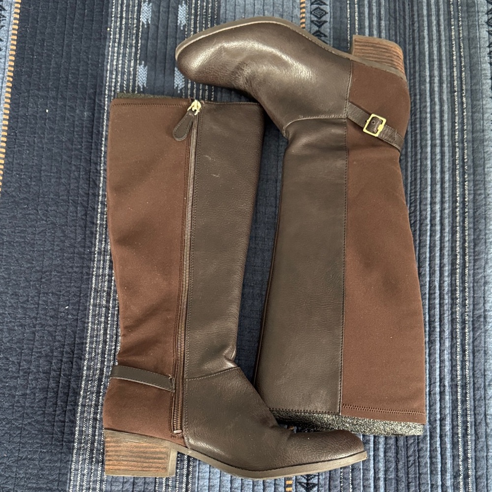Liz Claiborne Dark Brown Heeled Boots With Stretch Shafts. 7 1/2